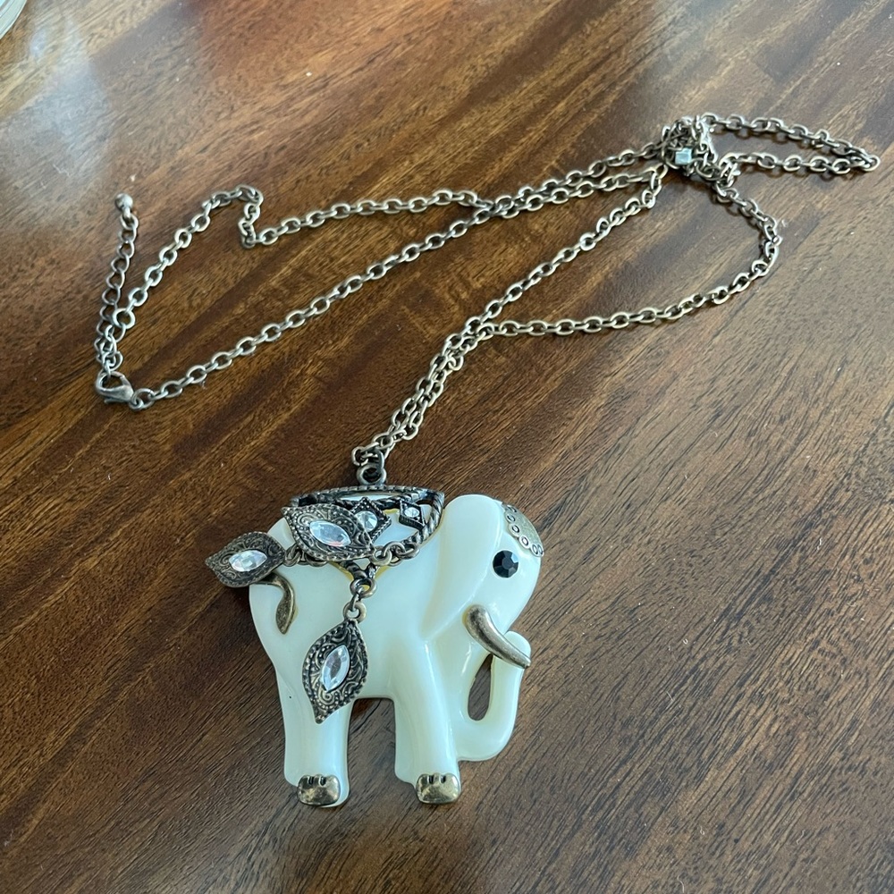 Decorative elephant necklace 🐘